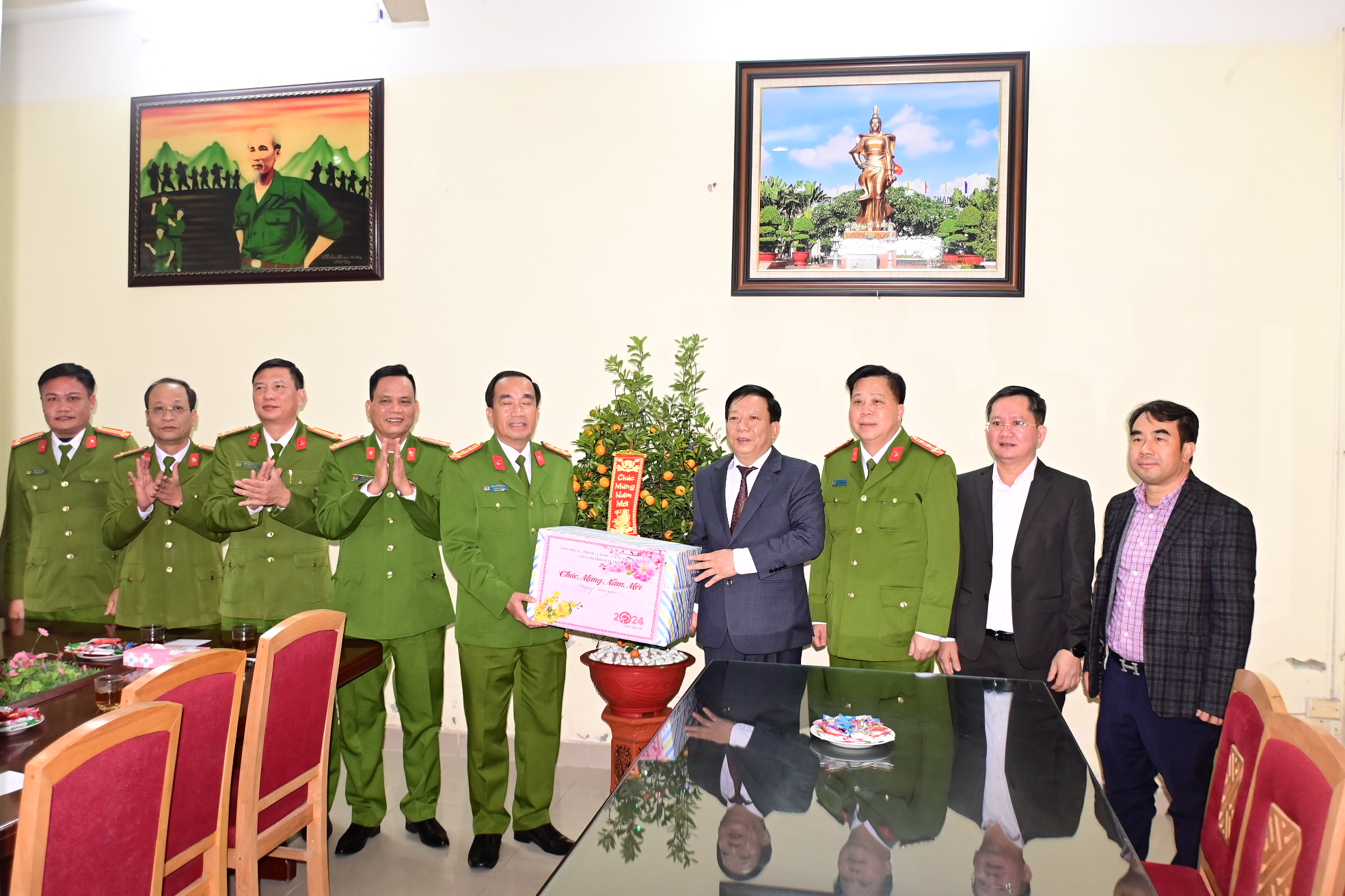 Xí nghiệp Xăng dầu K131 gửi thư cảm ơn Phòng Cảnh sát cơ động